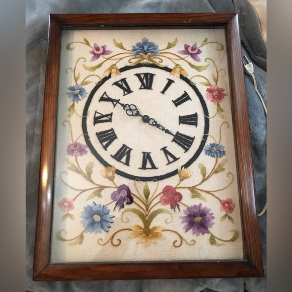 Elsa Williams Accents Elsa Williams Crewel Needlepoint Wall Clock